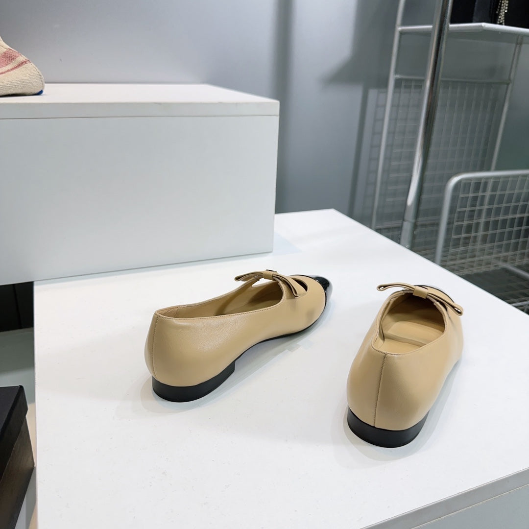 CHANEL FLAT MARY JANE SHOES 25S IN BEIGE LAMBSKIN MIX BLACK GLOSSY WITH BOW - 35