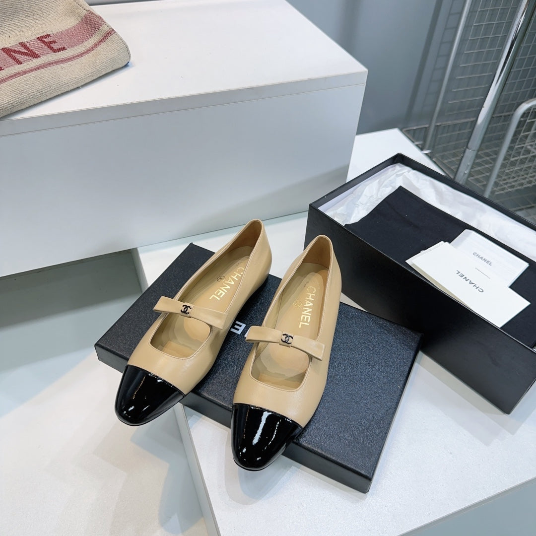 CHANEL FLAT MARY JANE SHOES 25S IN BEIGE LAMBSKIN MIX BLACK GLOSSY WITH BOW - 35