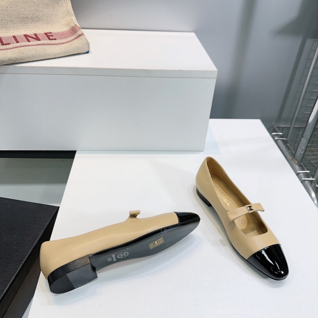 CHANEL FLAT MARY JANE SHOES 25S IN BEIGE LAMBSKIN MIX BLACK GLOSSY WITH BOW - 35
