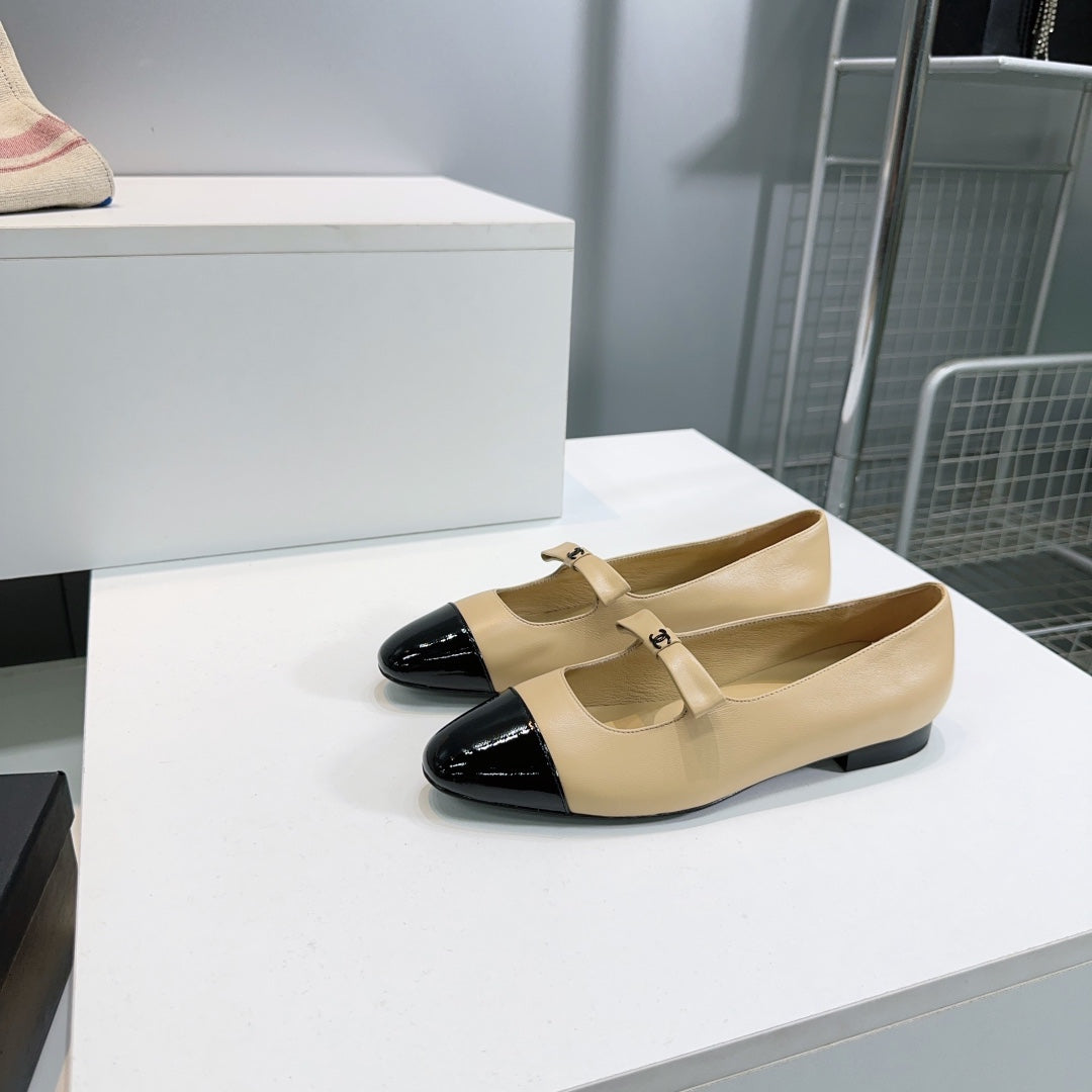 CHANEL FLAT MARY JANE SHOES 25S IN BEIGE LAMBSKIN MIX BLACK GLOSSY WITH BOW - 35