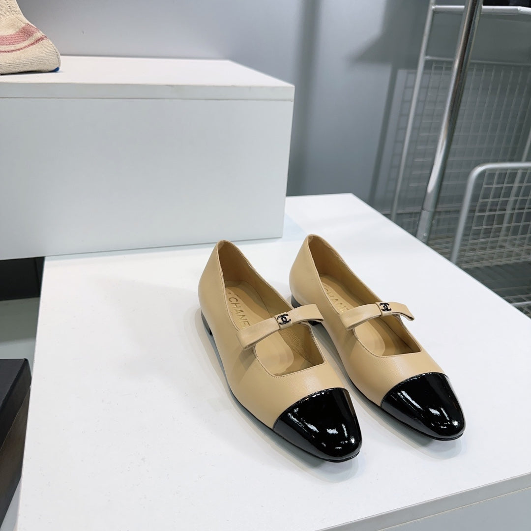 CHANEL FLAT MARY JANE SHOES 25S IN BEIGE LAMBSKIN MIX BLACK GLOSSY WITH BOW - 35
