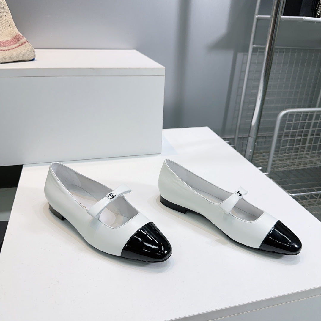 CHANEL FLAT MARY JANE SHOES 25S IN WHITE LAMBSKIN MIX BLACK GLOSSY WITH BOW - 35