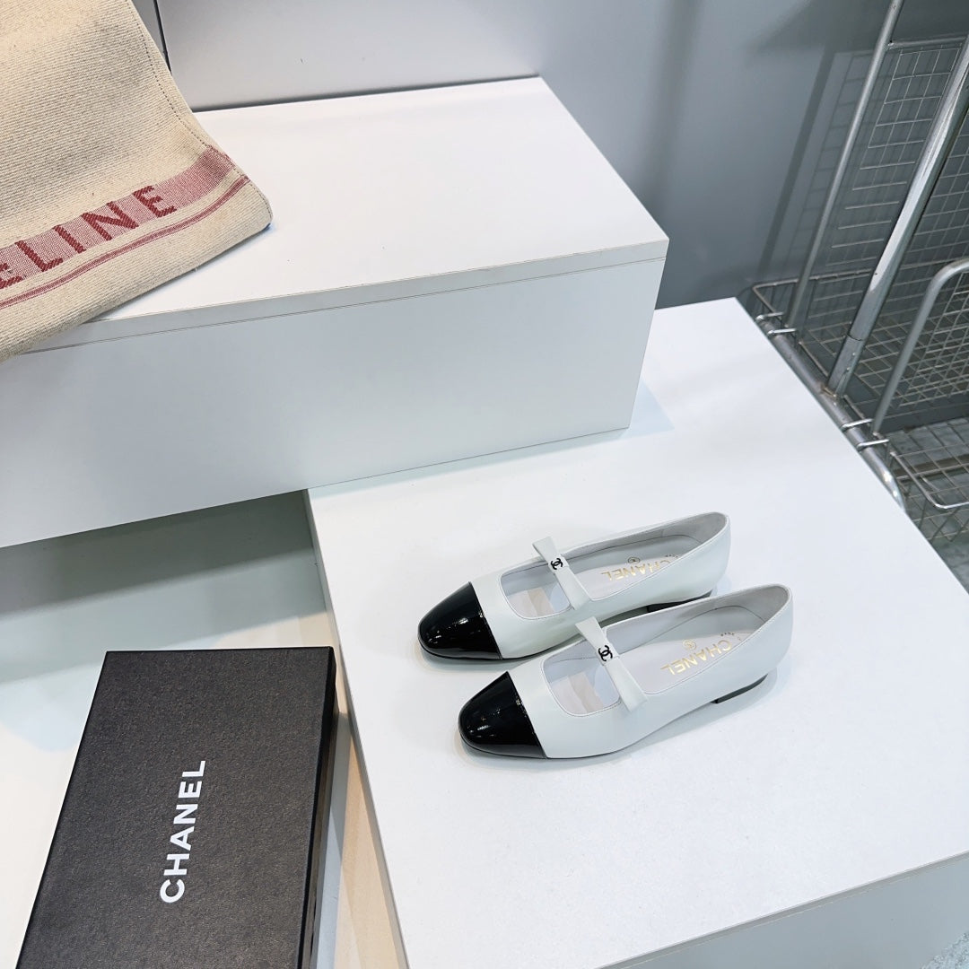CHANEL FLAT MARY JANE SHOES 25S IN WHITE LAMBSKIN MIX BLACK GLOSSY WITH BOW - 35