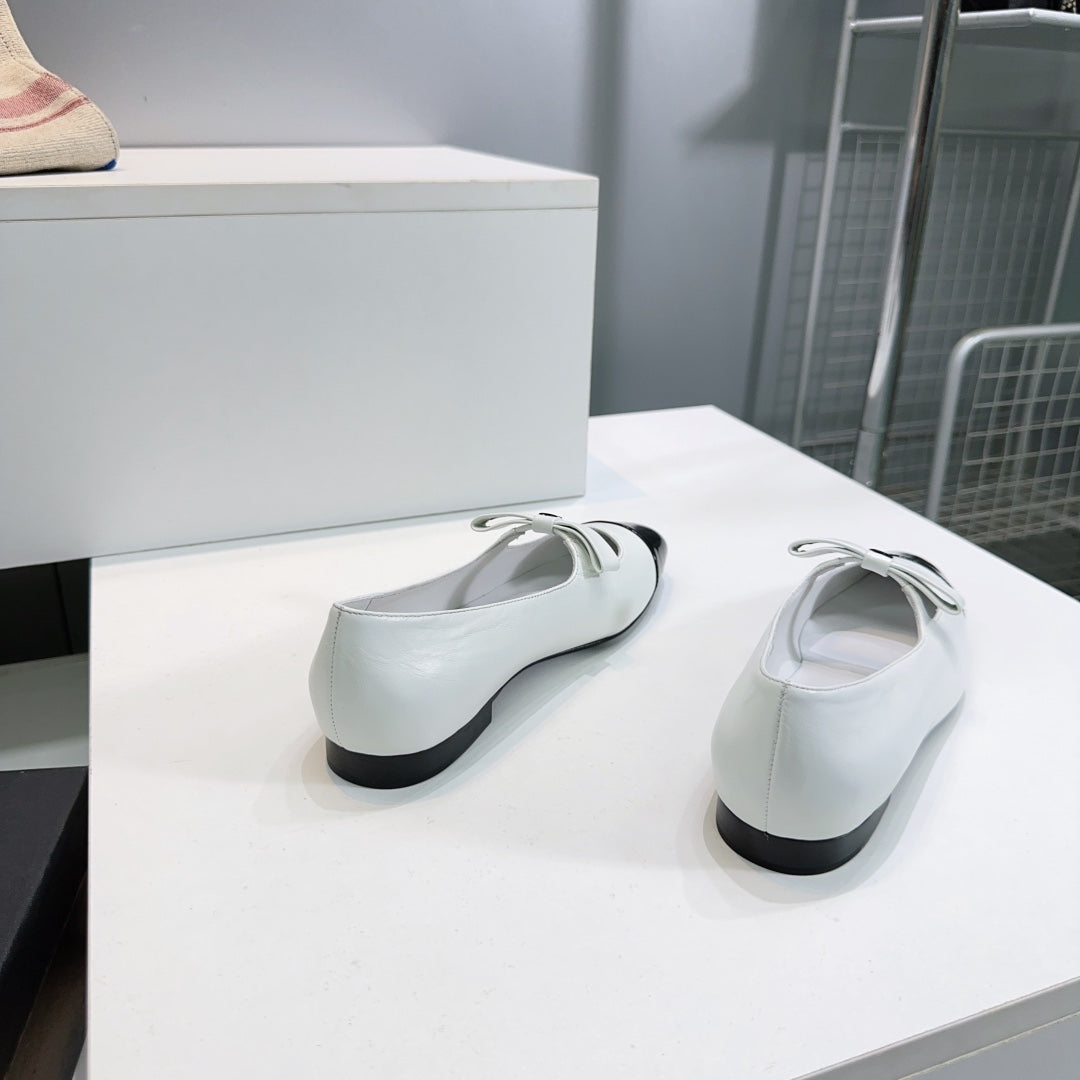 CHANEL FLAT MARY JANE SHOES 25S IN WHITE LAMBSKIN MIX BLACK GLOSSY WITH BOW - 35