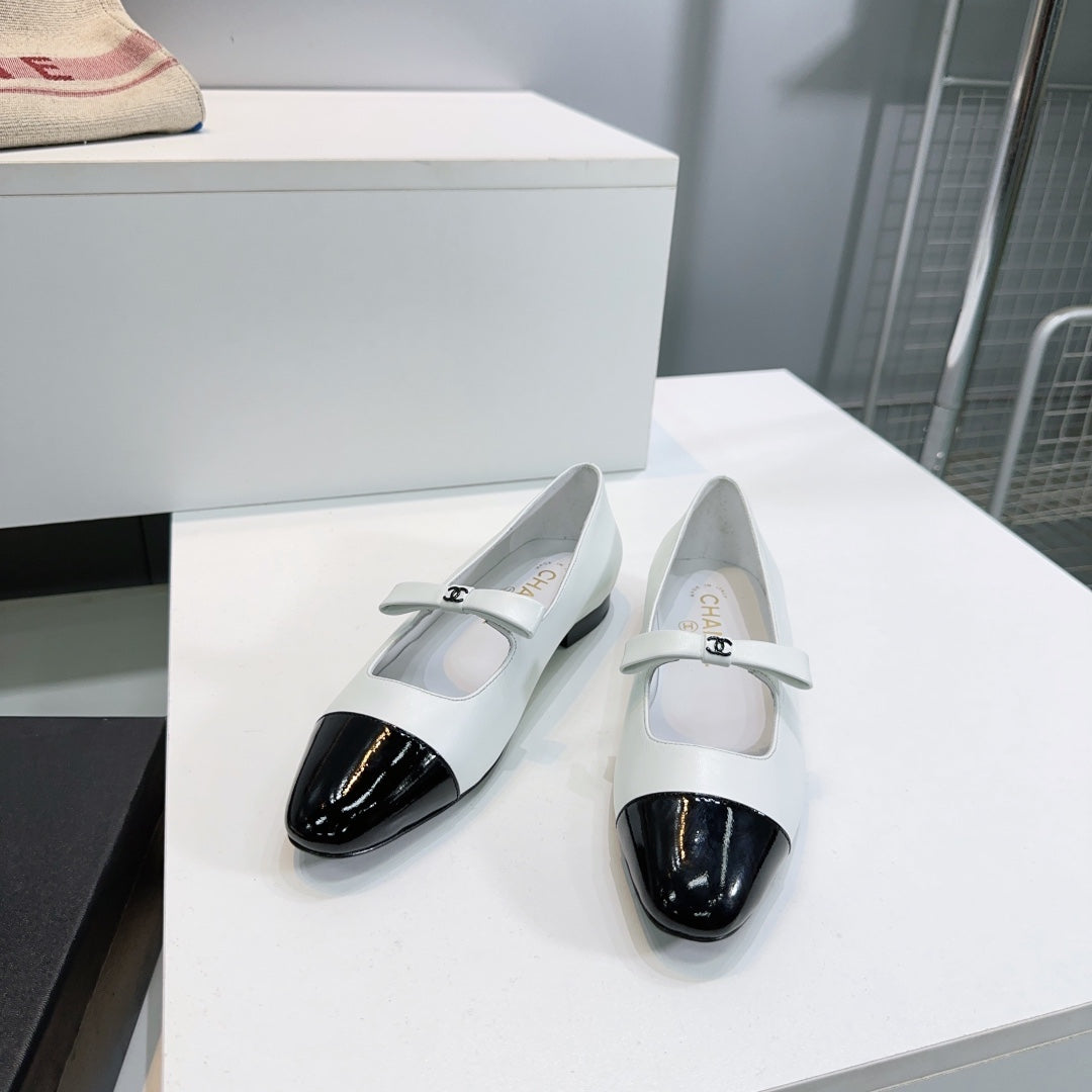 CHANEL FLAT MARY JANE SHOES 25S IN WHITE LAMBSKIN MIX BLACK GLOSSY WITH BOW - 35