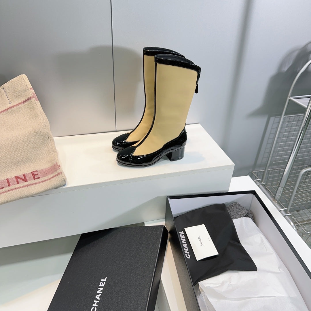 CHANEL SHORT BOOTS 25S 45 MM IN BEIGE AND BLACK LAMBSKIN - 35