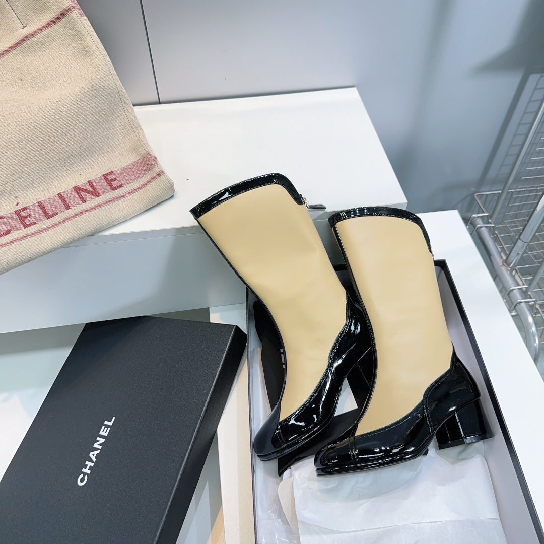 CHANEL SHORT BOOTS 25S 45 MM IN BEIGE AND BLACK LAMBSKIN - 35