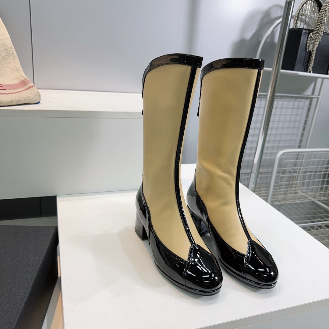 CHANEL SHORT BOOTS 25S 45 MM IN BEIGE AND BLACK LAMBSKIN - 35