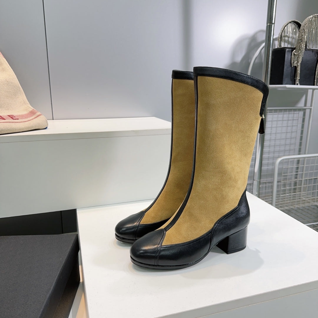 CHANEL SHORT BOOTS 25S 45 MM IN DARK BEIGE SUEDE AND BLACK LAMBSKIN - 35