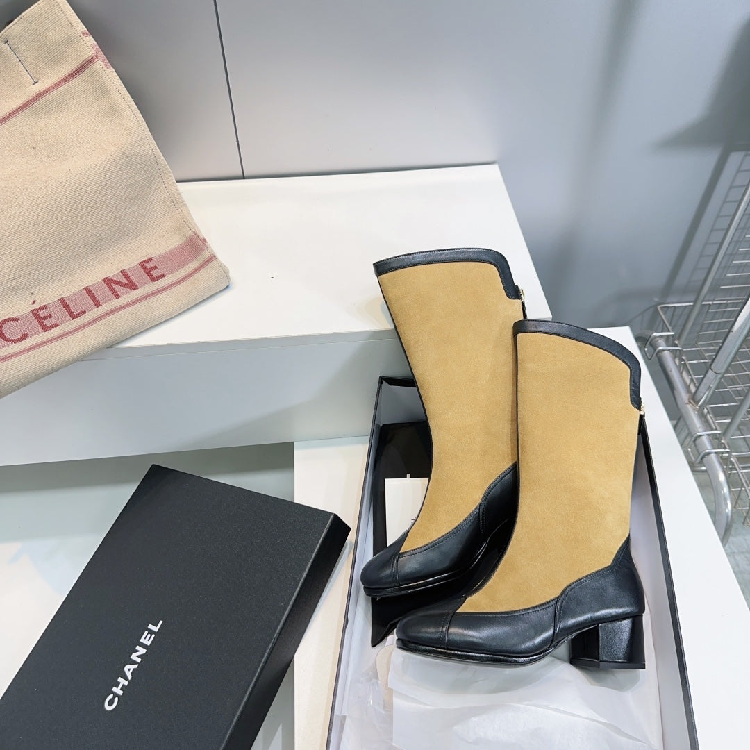 CHANEL SHORT BOOTS 25S 45 MM IN DARK BEIGE SUEDE AND BLACK LAMBSKIN - 35