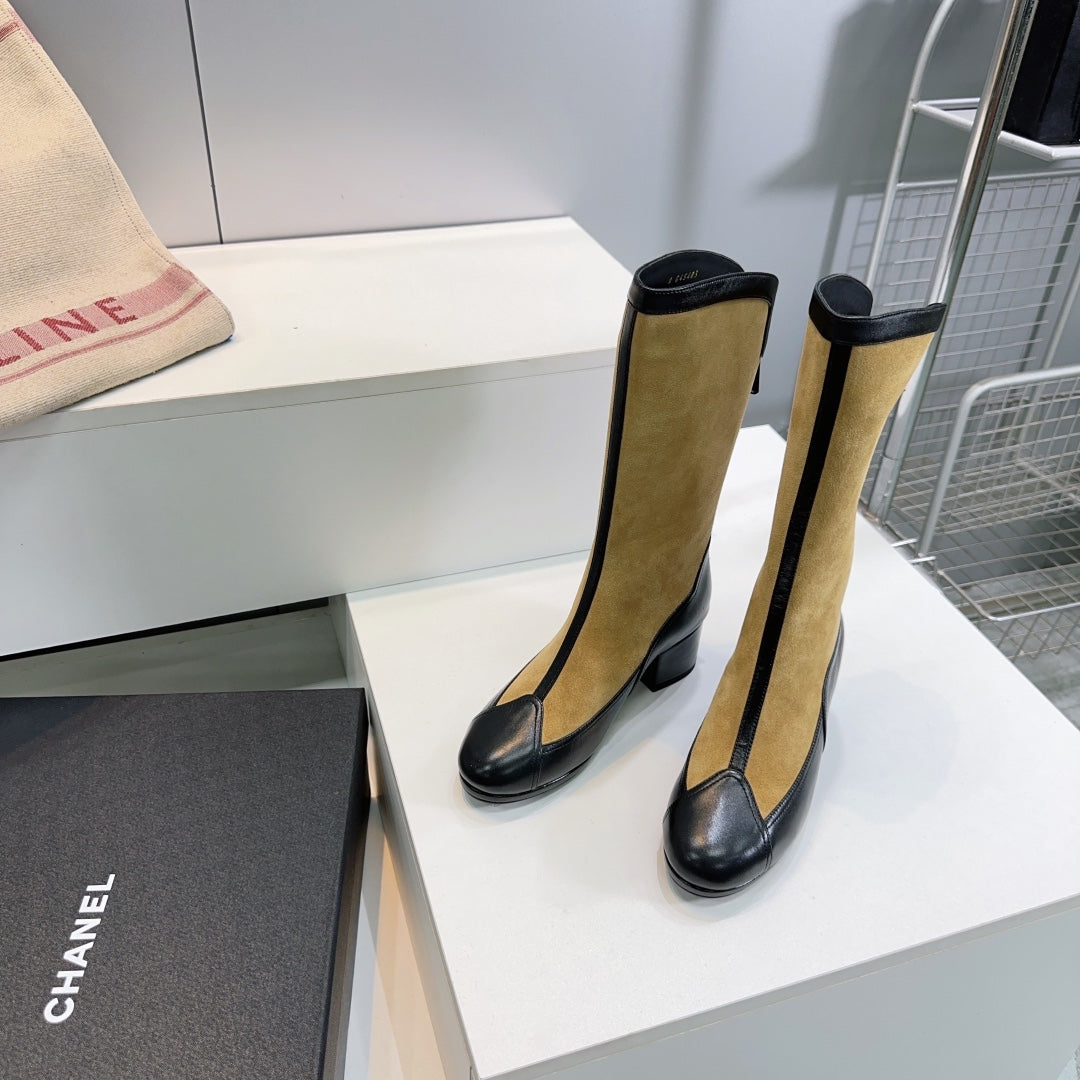 CHANEL SHORT BOOTS 25S 45 MM IN DARK BEIGE SUEDE AND BLACK LAMBSKIN - 35
