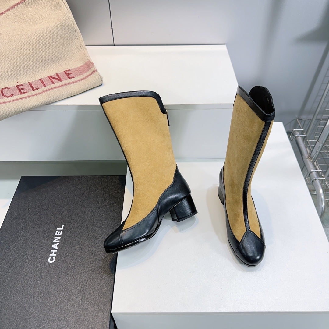 CHANEL SHORT BOOTS 25S 45 MM IN DARK BEIGE SUEDE AND BLACK LAMBSKIN - 35