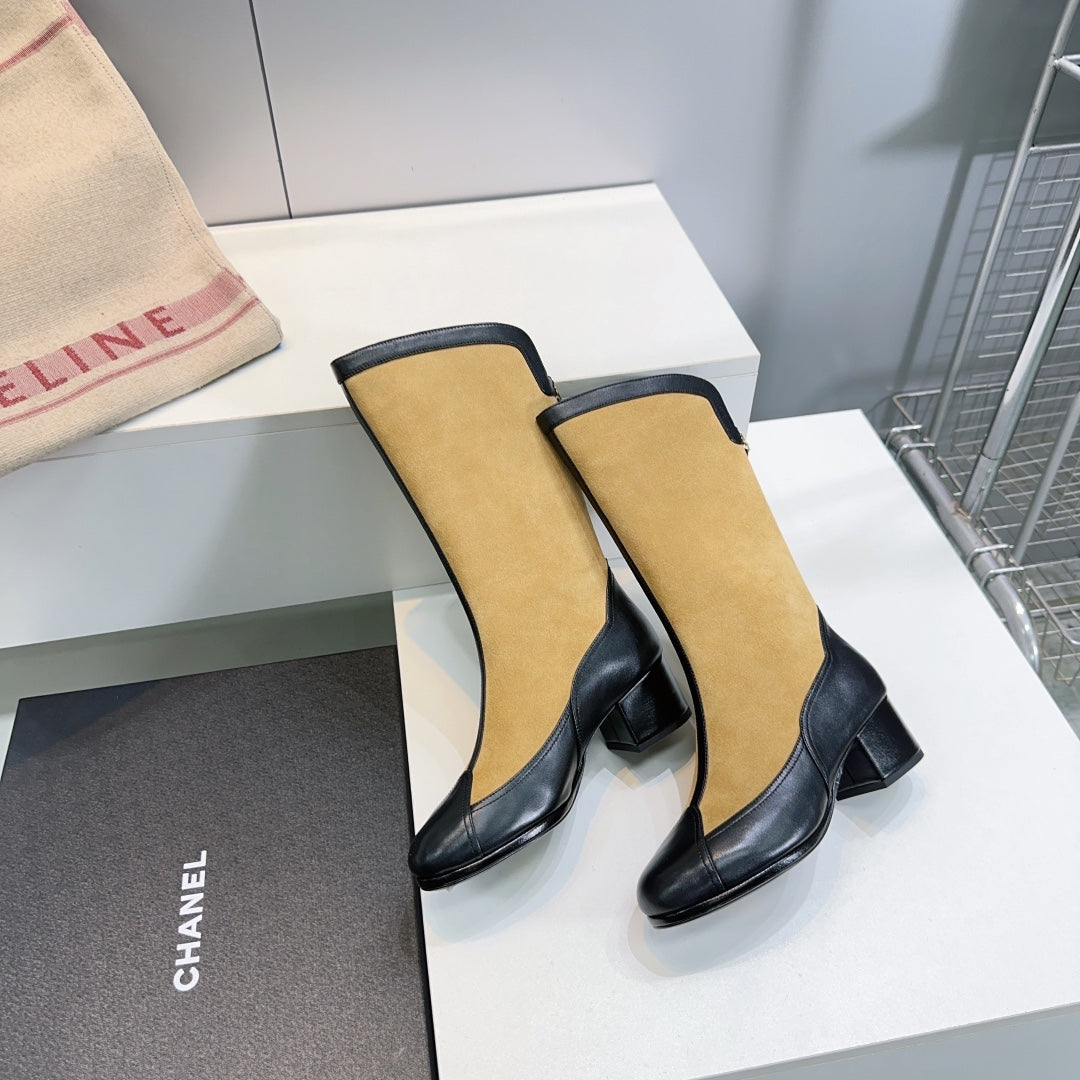 CHANEL SHORT BOOTS 25S 45 MM IN DARK BEIGE SUEDE AND BLACK LAMBSKIN - 35