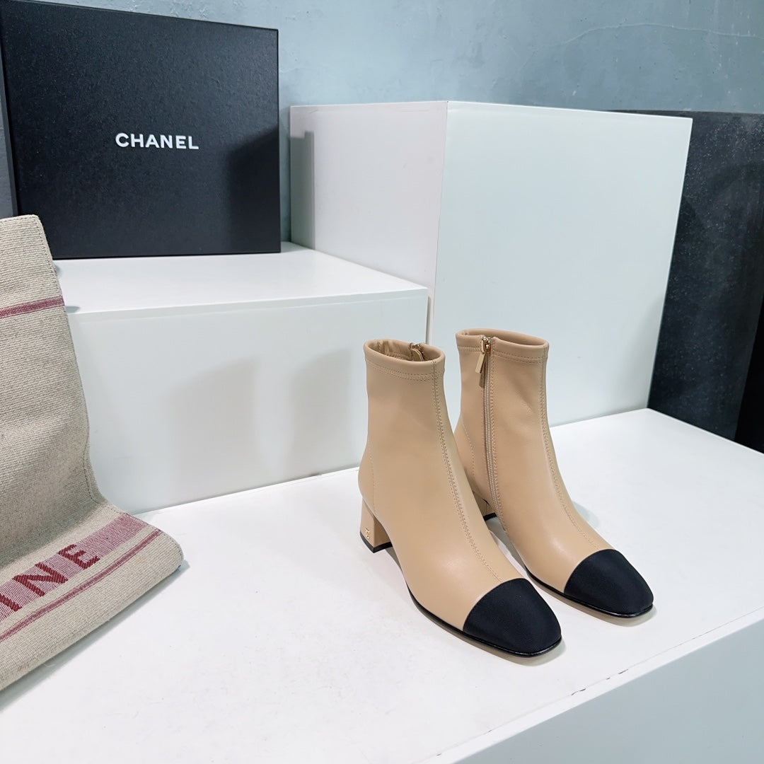 CHANEL ANKLE BOOTS 25S 45 MM IN BEIGE AND BLACK LAMBSKIN WITH ZIPPER - 35