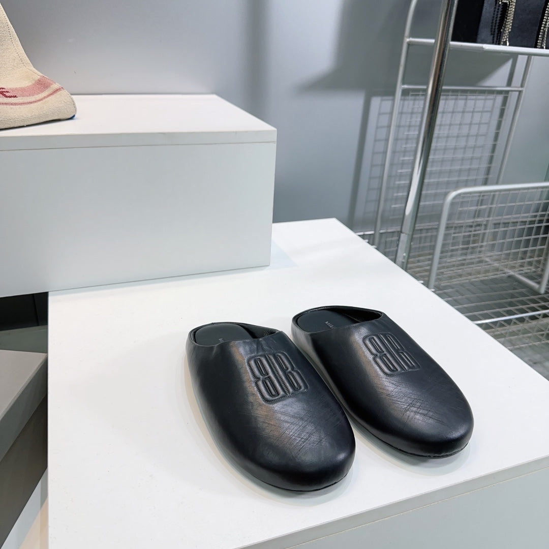 BALENCIAGA 25S MULES IN BLACK LAMBSKIN - 35