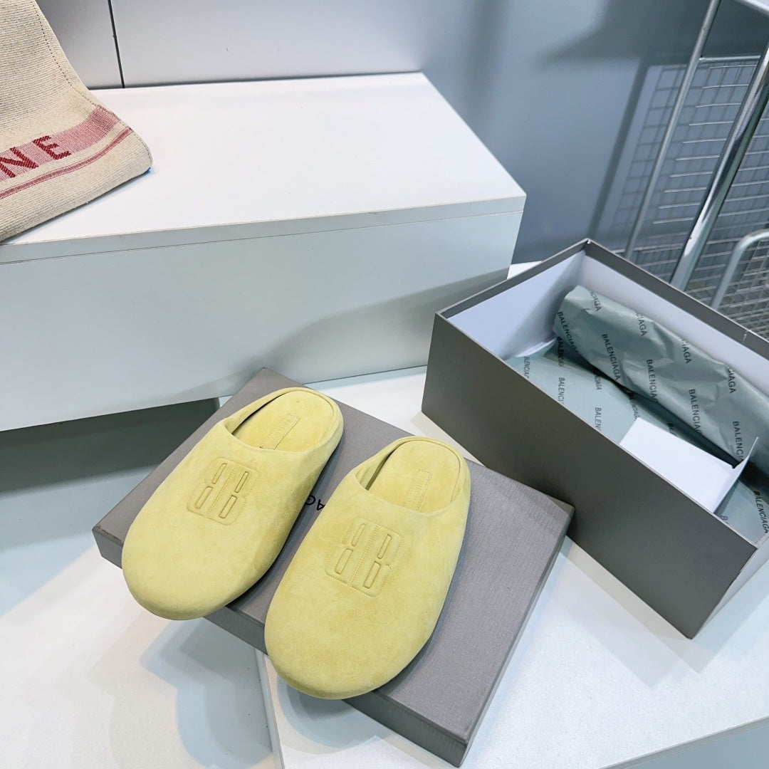 BALENCIAGA 25S MULES IN LIGHT YELLOW SUEDE - 35