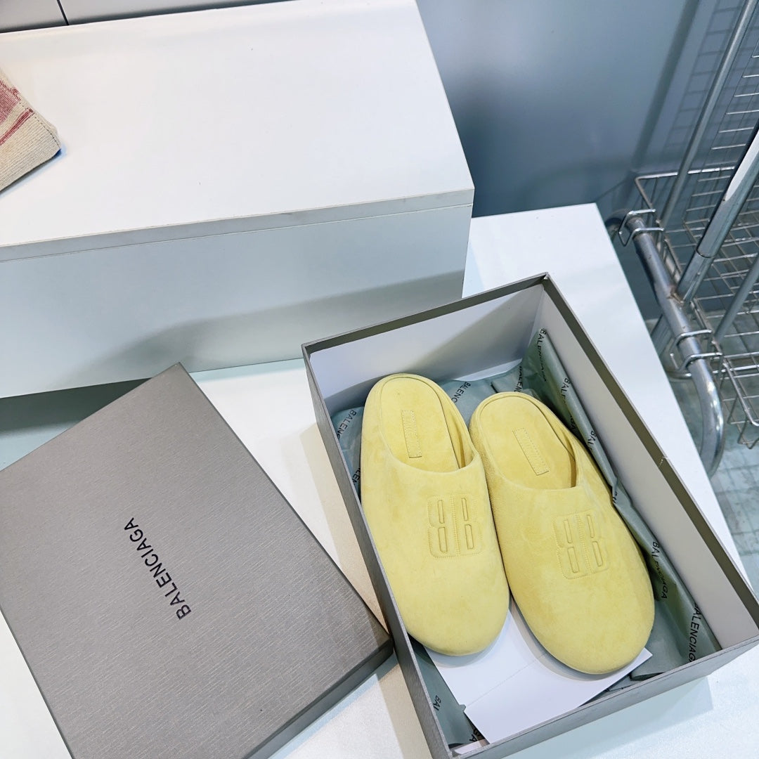 BALENCIAGA 25S MULES IN LIGHT YELLOW SUEDE - 35