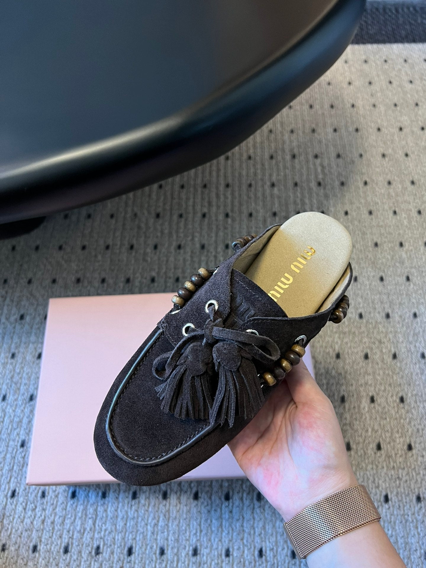 ШЛЬОПАНЦІ MIUMIU 26S З ТЕМНО-КОРИЧНЕВОЇ ЗАМШІ