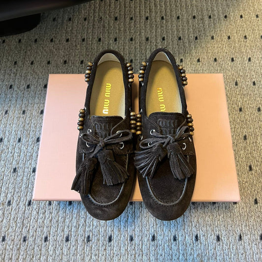 ЛОФЕРИ MIUMIU 26S З КИСТЯМИ З ТЕМНО-КОРИЧНЕВОЇ ЗАМШІ