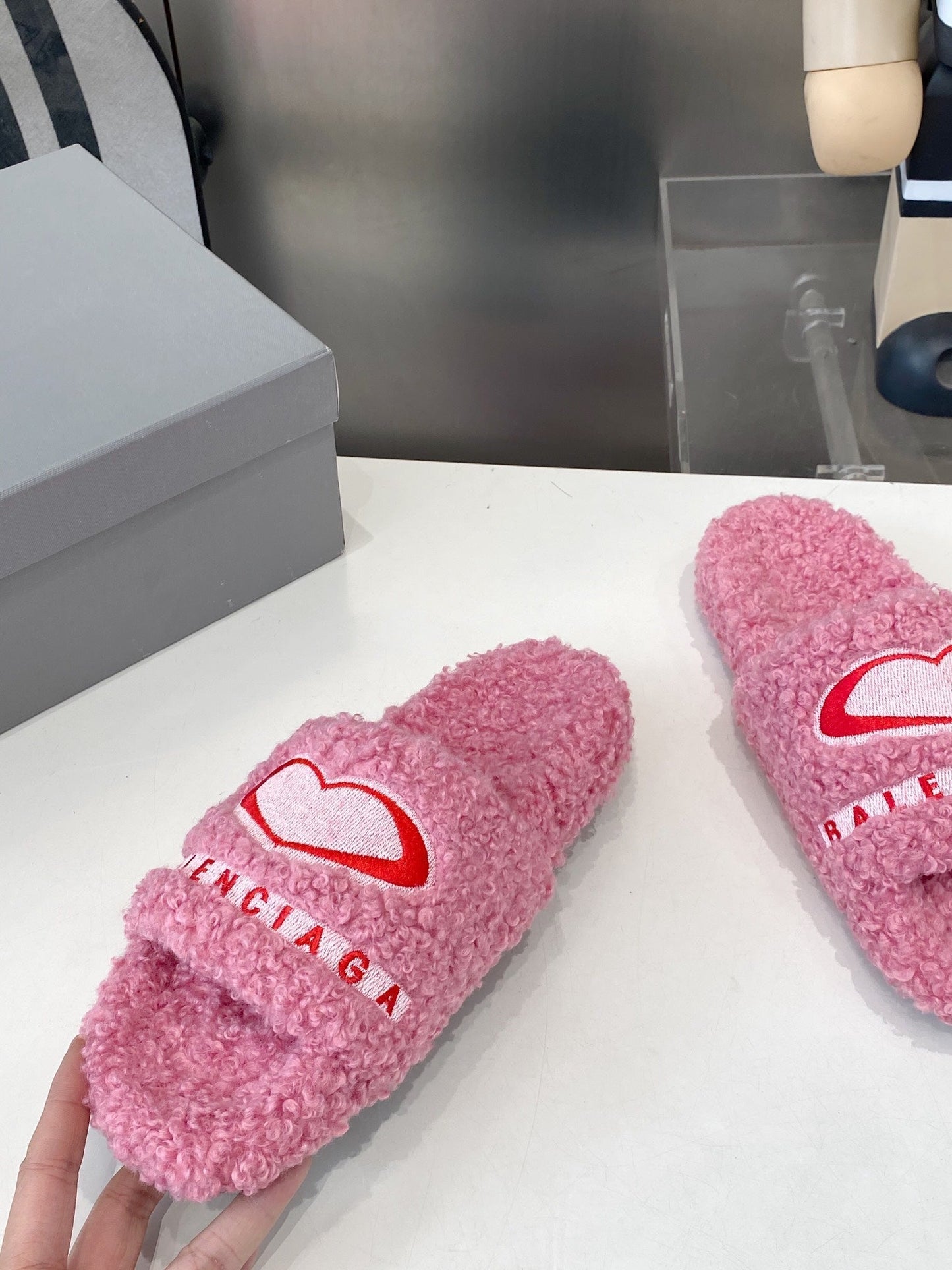 BALENCIAGA 25S FLAT SLIPPERS IN PINK MIX RED WOOL - 35
