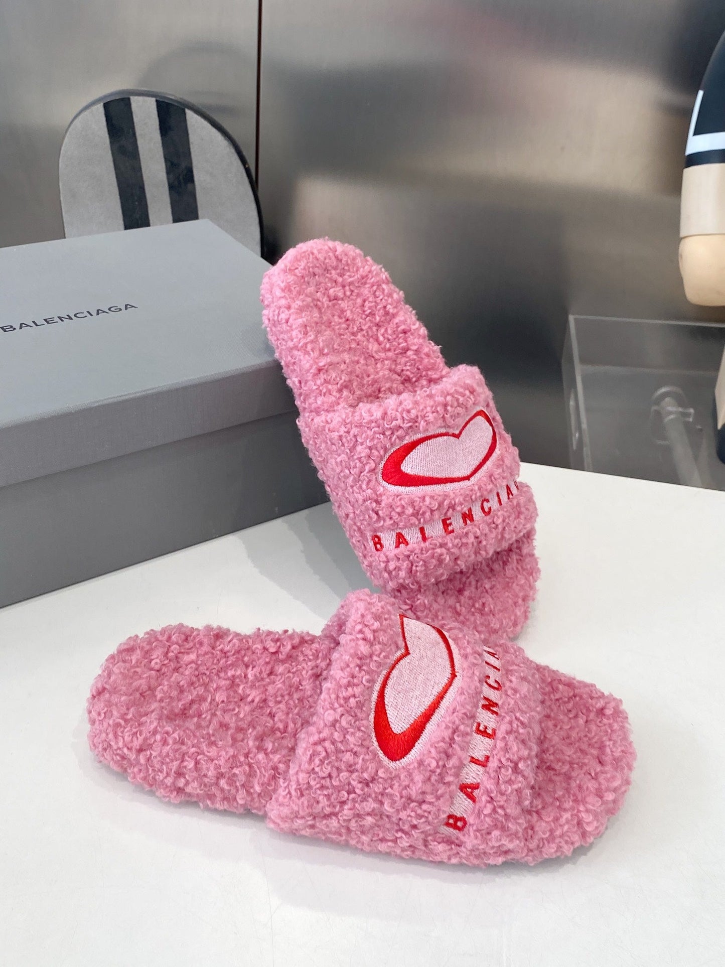 BALENCIAGA 25S FLAT SLIPPERS IN PINK MIX RED WOOL - 35