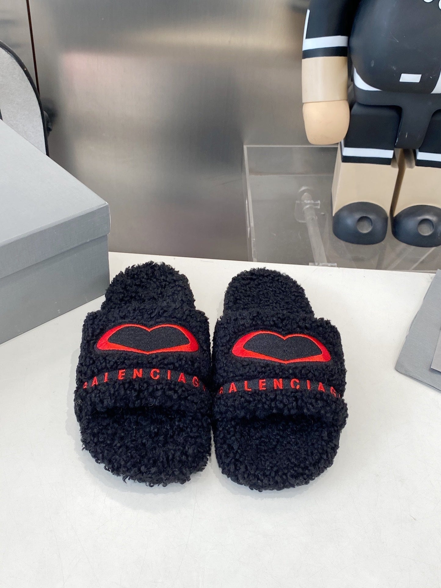 BALENCIAGA 25S FLAT SLIPPERS IN BLACK MIX RED WOOL - 35