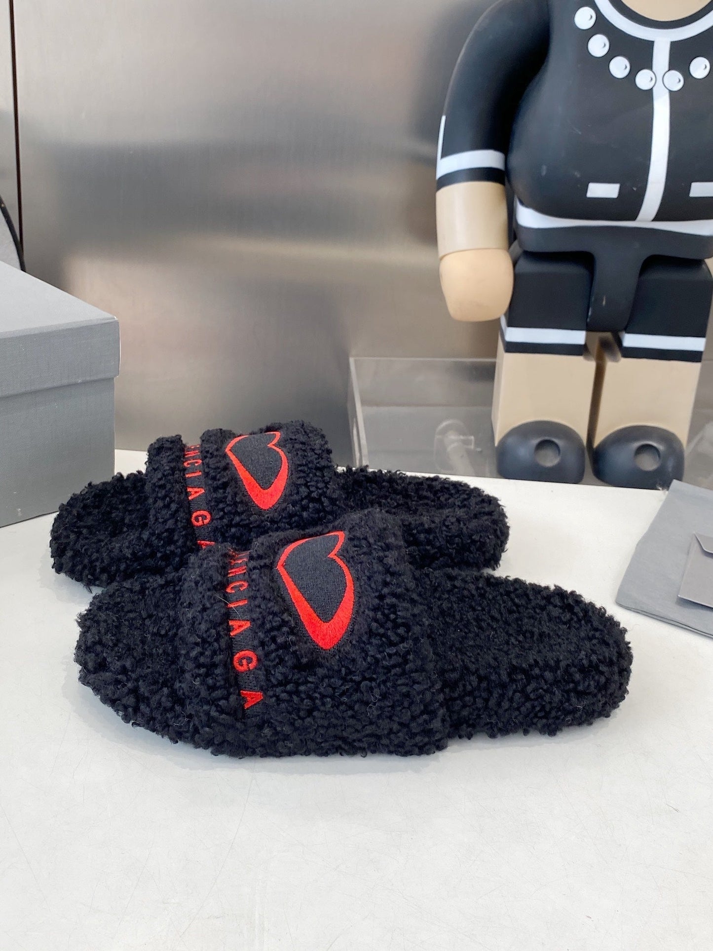 BALENCIAGA 25S FLAT SLIPPERS IN BLACK MIX RED WOOL - 35