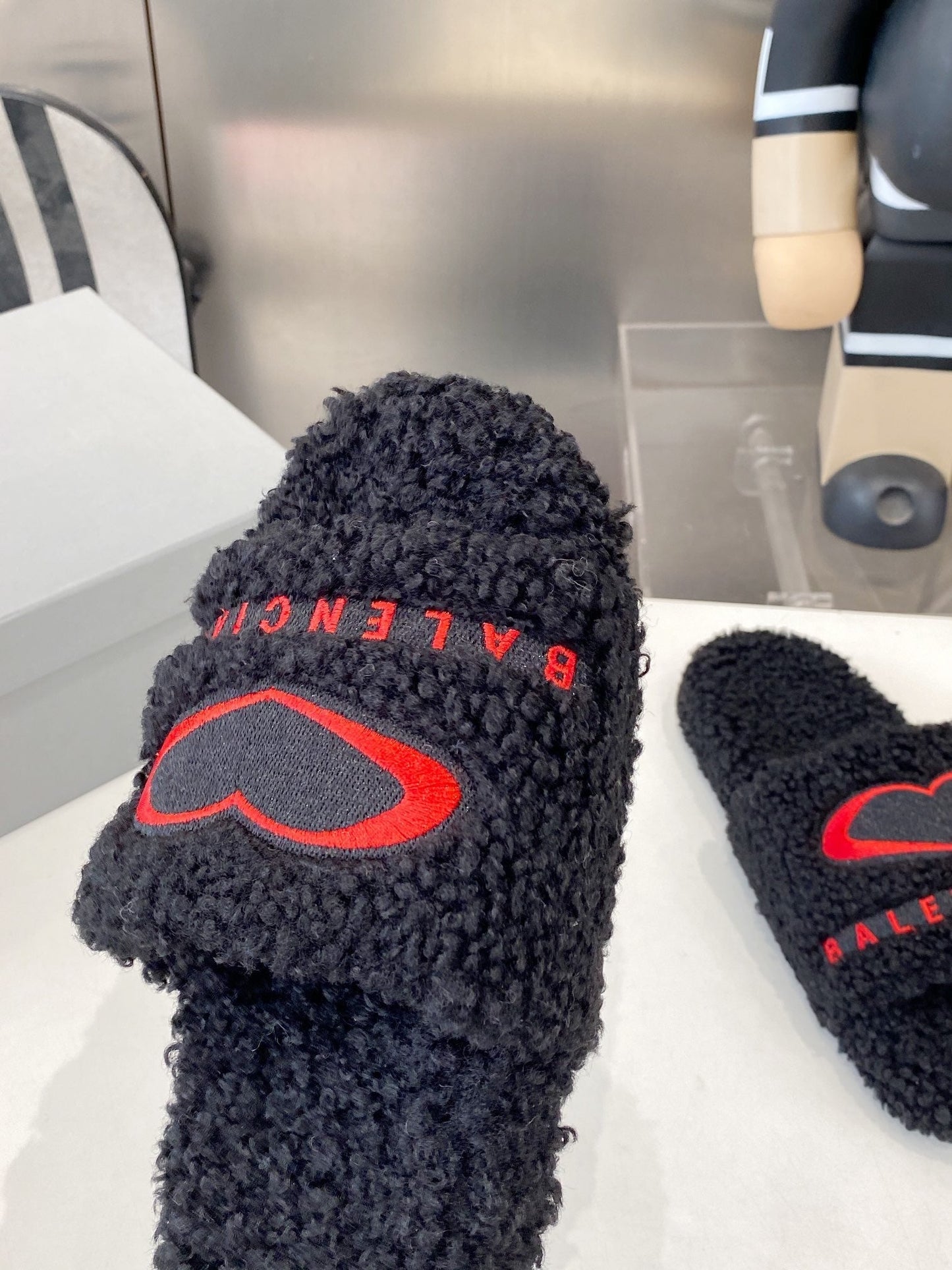 BALENCIAGA 25S FLAT SLIPPERS IN BLACK MIX RED WOOL - 35