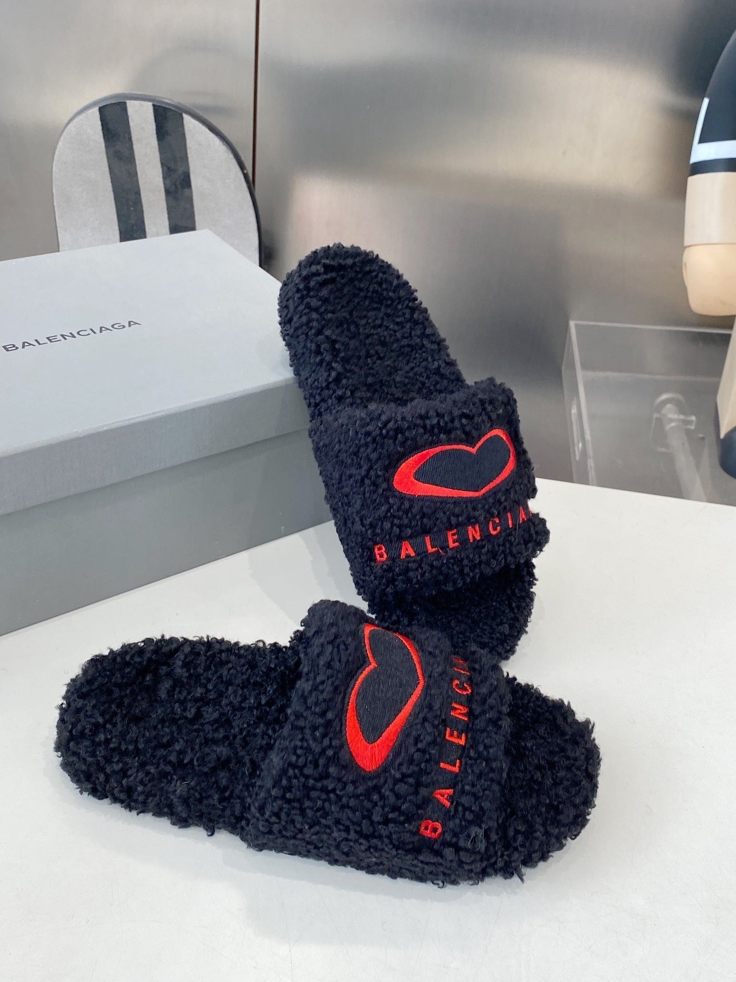 BALENCIAGA 25S FLAT SLIPPERS IN BLACK MIX RED WOOL - 35