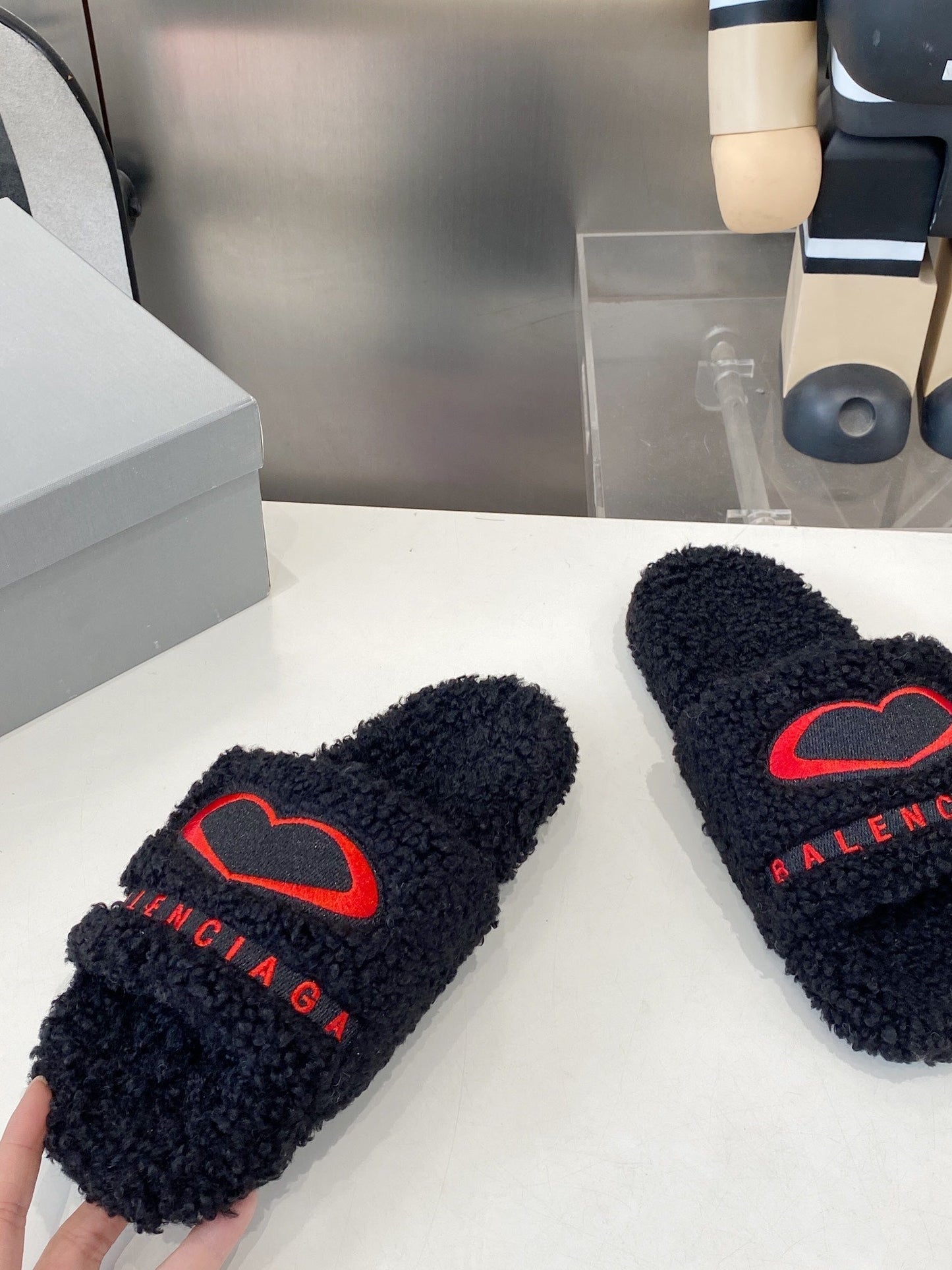 BALENCIAGA 25S FLAT SLIPPERS IN BLACK MIX RED WOOL - 35