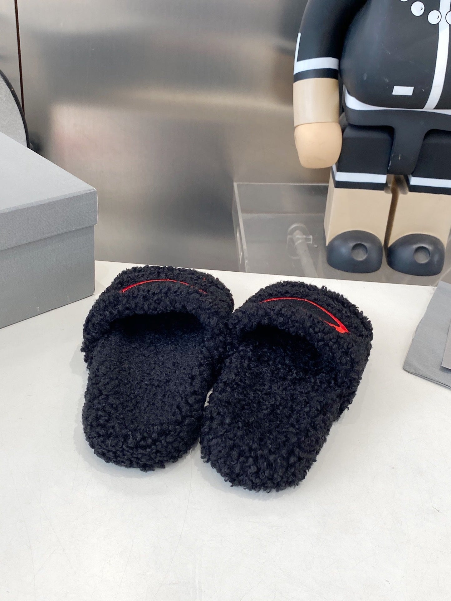 BALENCIAGA 25S FLAT SLIPPERS IN BLACK MIX RED WOOL - 35