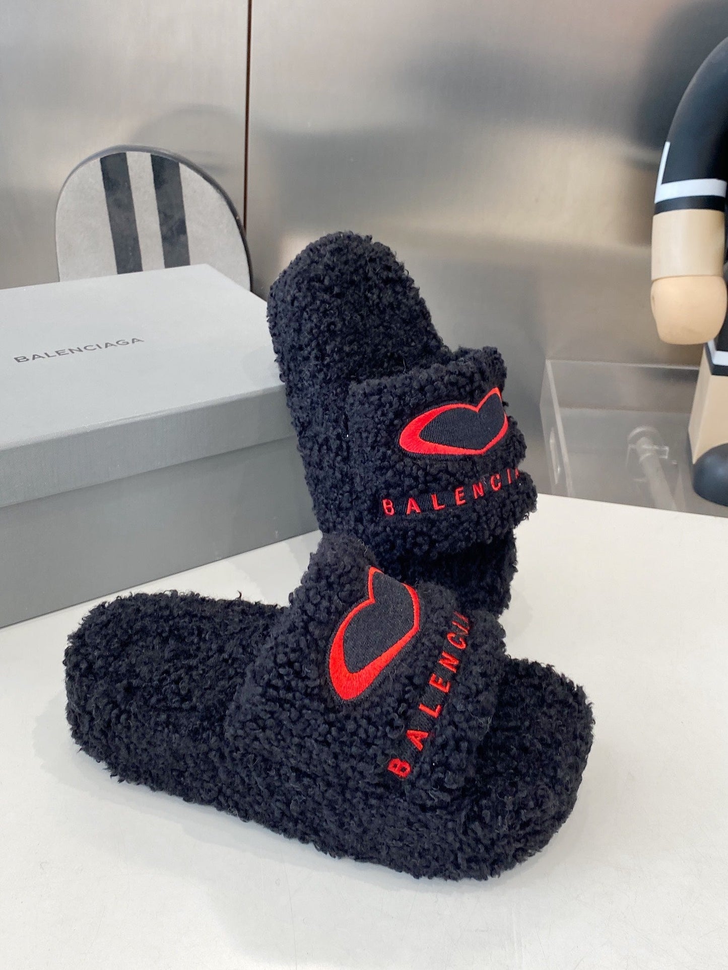 BALENCIAGA 25S SLIPPERS IN BLACK MIX RED WOOL - 35