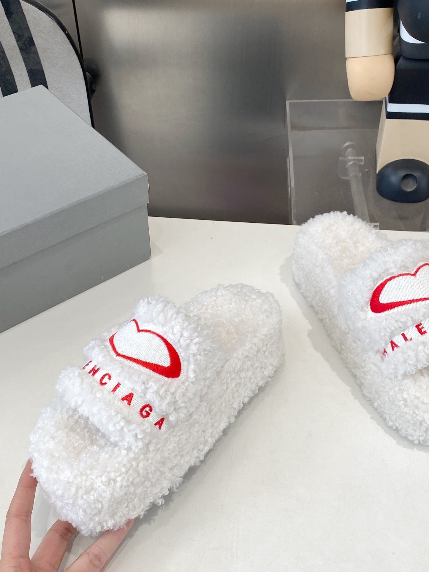 BALENCIAGA 25S SLIPPERS IN WHITE WOOL - 35