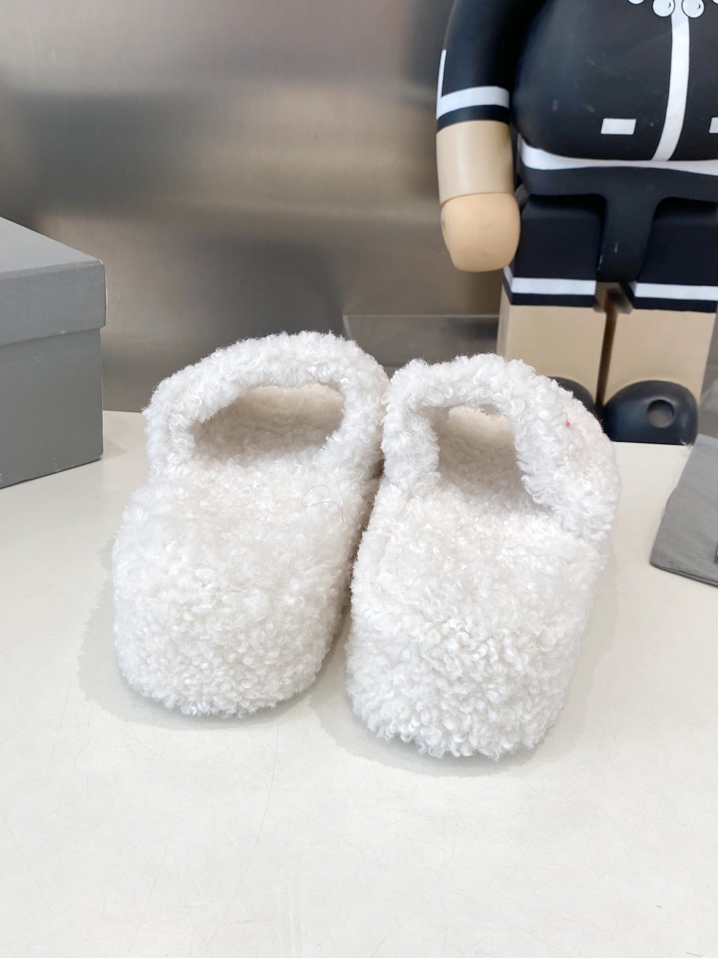 BALENCIAGA 25S SLIPPERS IN WHITE WOOL - 35