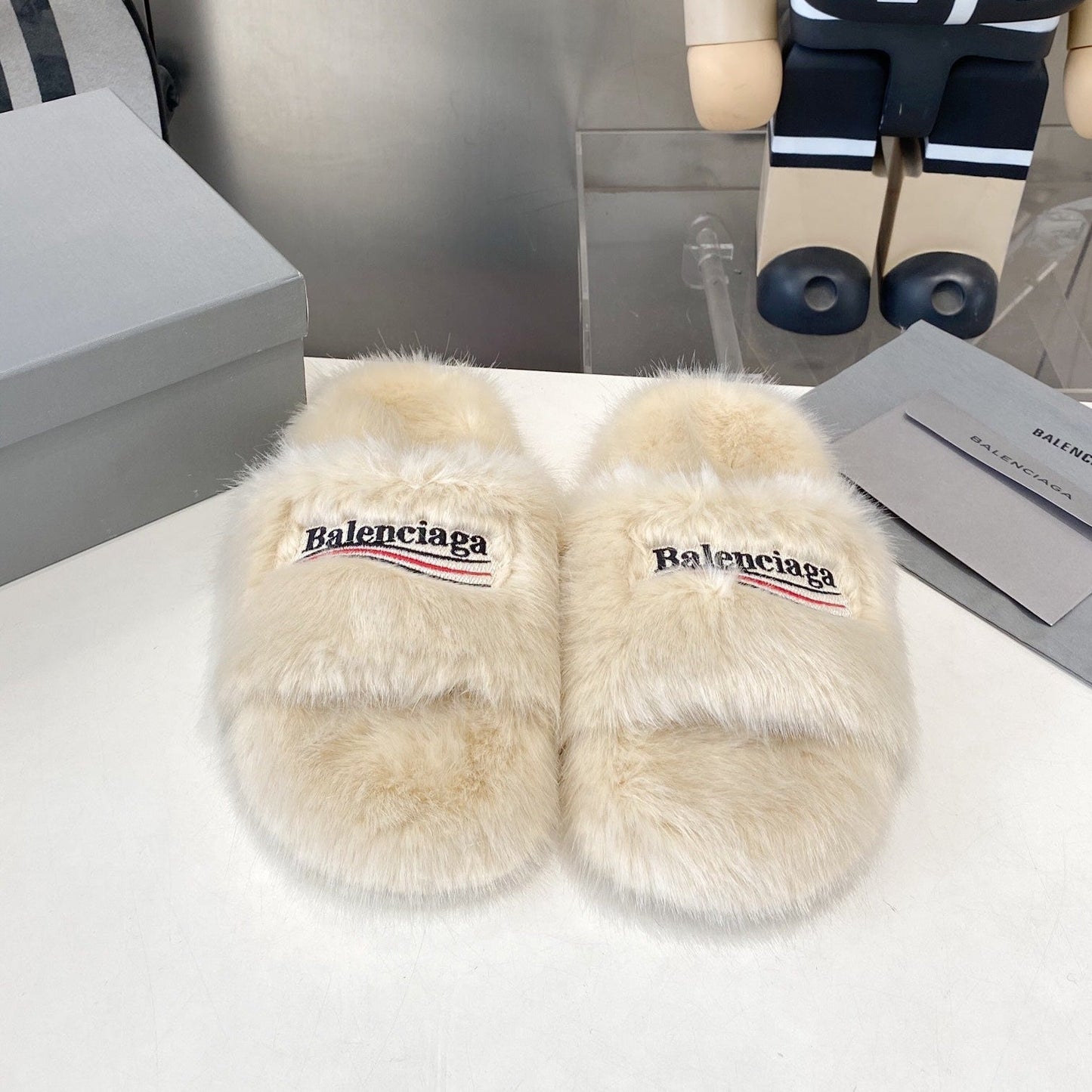 BALENCIAGA 25S FUR SLIPPERS IN LIGHT BEIGE FAUX SHEARLING - 35