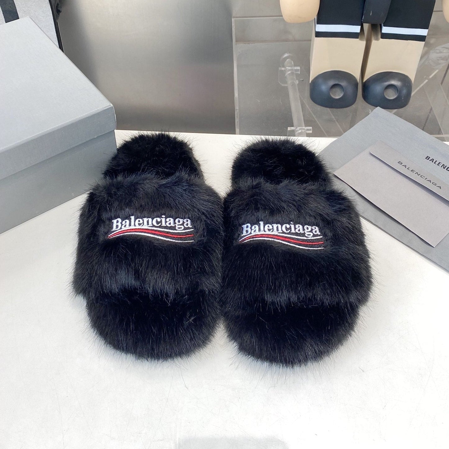 BALENCIAGA 25S FUR SLIPPERS IN BLACK FAUX SHEARLING - 35