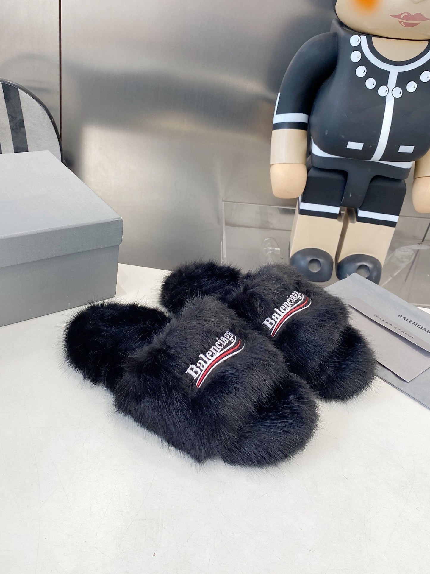 BALENCIAGA 25S FUR SLIPPERS IN BLACK FAUX SHEARLING - 35