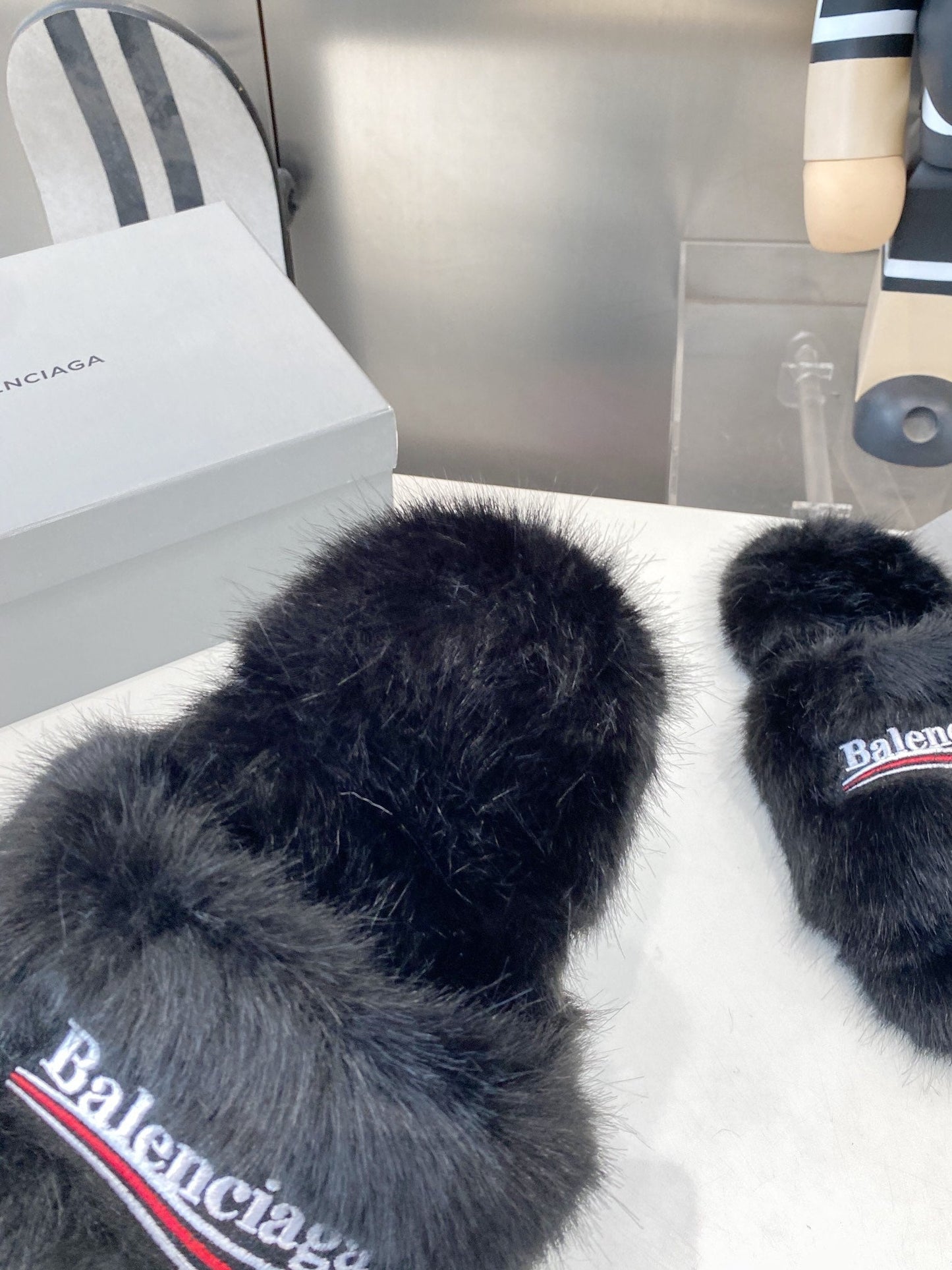 BALENCIAGA 25S FUR SLIPPERS IN BLACK FAUX SHEARLING - 35