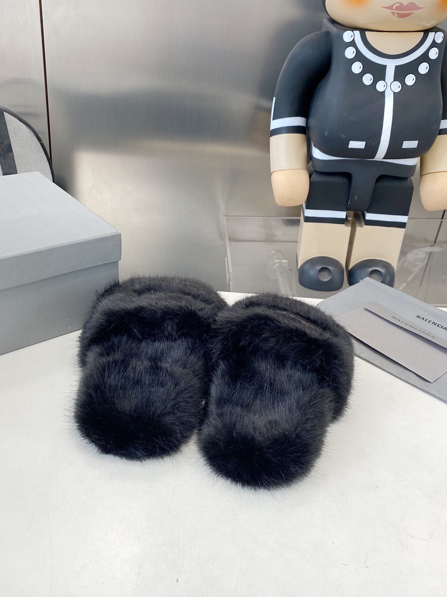 BALENCIAGA 25S FUR SLIPPERS IN BLACK FAUX SHEARLING - 35