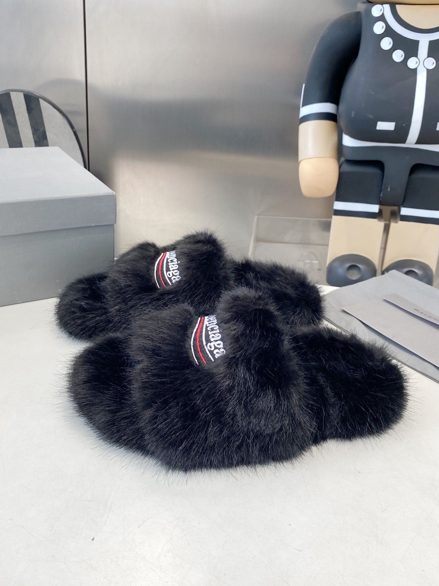 BALENCIAGA 25S FUR SLIPPERS IN BLACK FAUX SHEARLING - 35