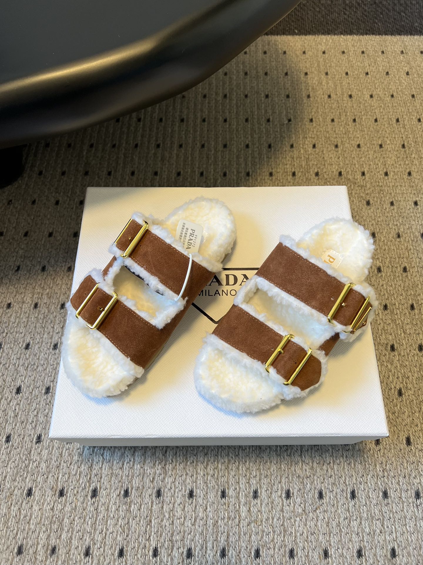 PRADA 25S TWO-STRAP SANDALS IN BROWN SUEDE AND WHITE SHEARLING WITH GOLD HARDWARE - 35