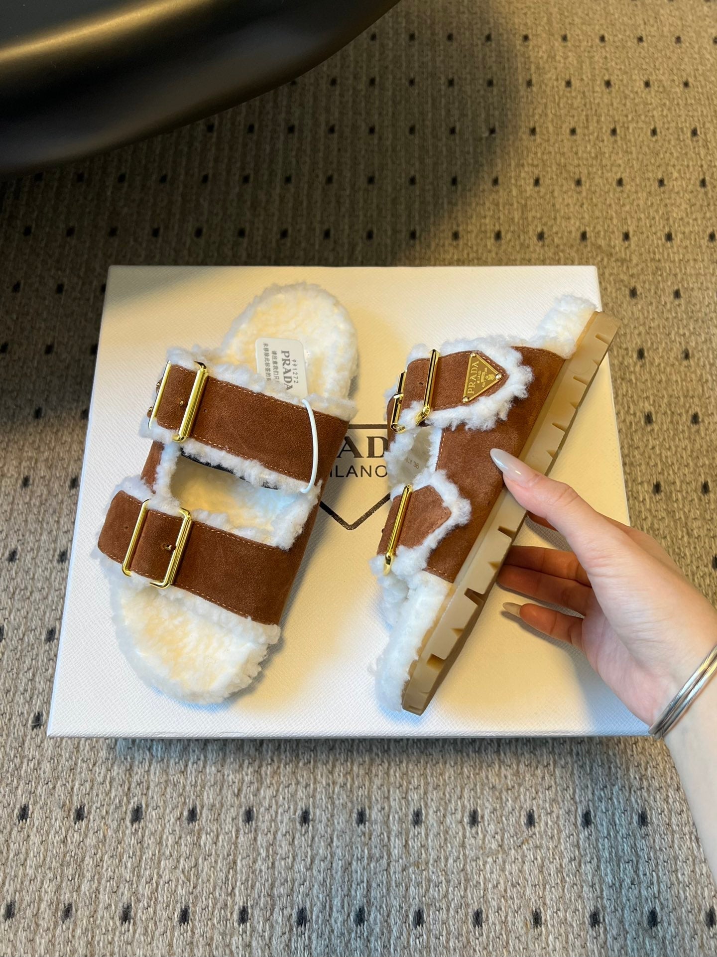 PRADA 25S TWO-STRAP SANDALS IN BROWN SUEDE AND WHITE SHEARLING WITH GOLD HARDWARE - 35
