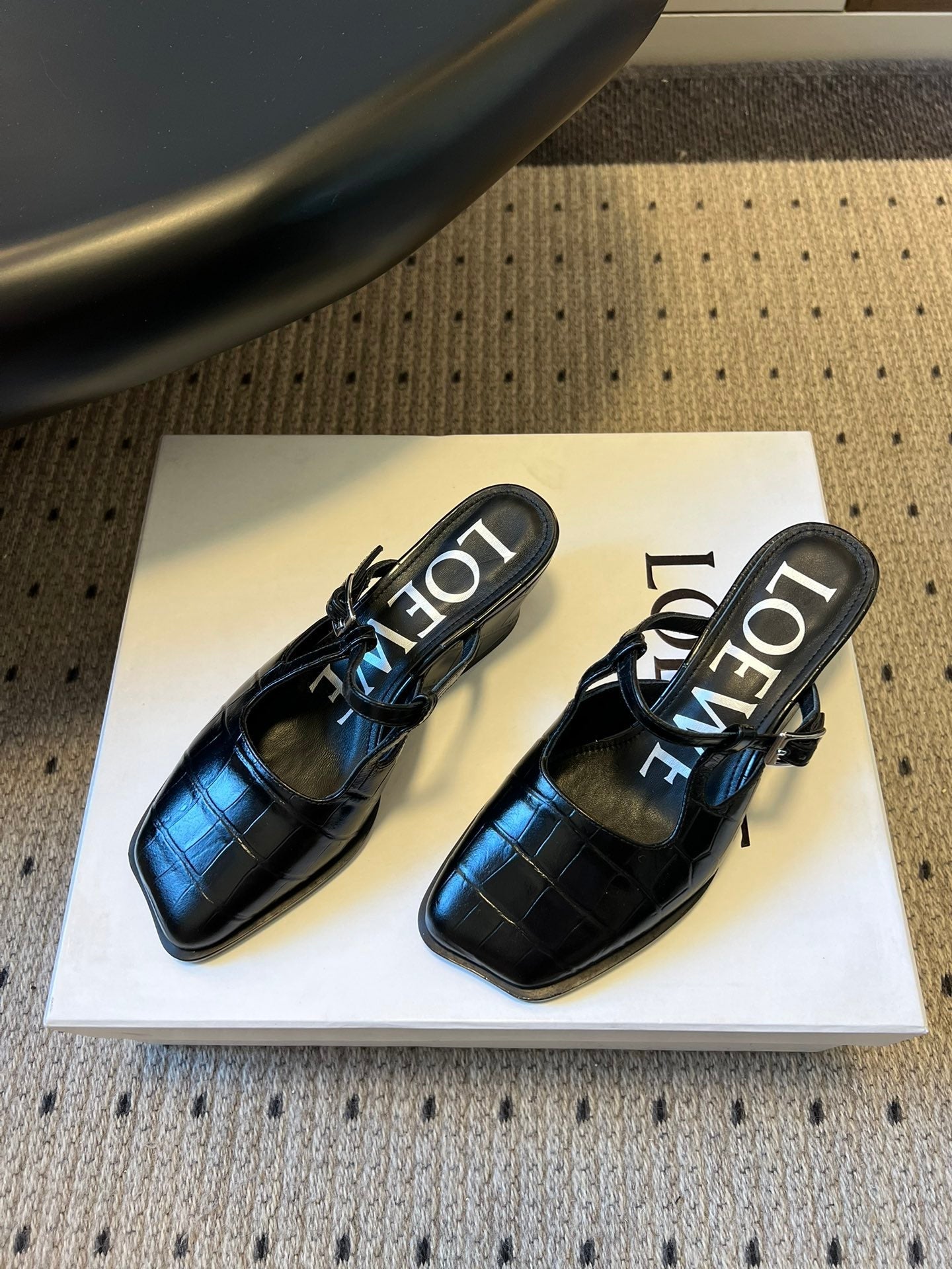 LOEWE 26S ONDA MULE 45MM З ЧОРНОЇ РЕЛЬЄФНОЇ ШКІРИ ТЕЛЯТИ З ІМІТАЦІЄЮ КРОКОДИЛА