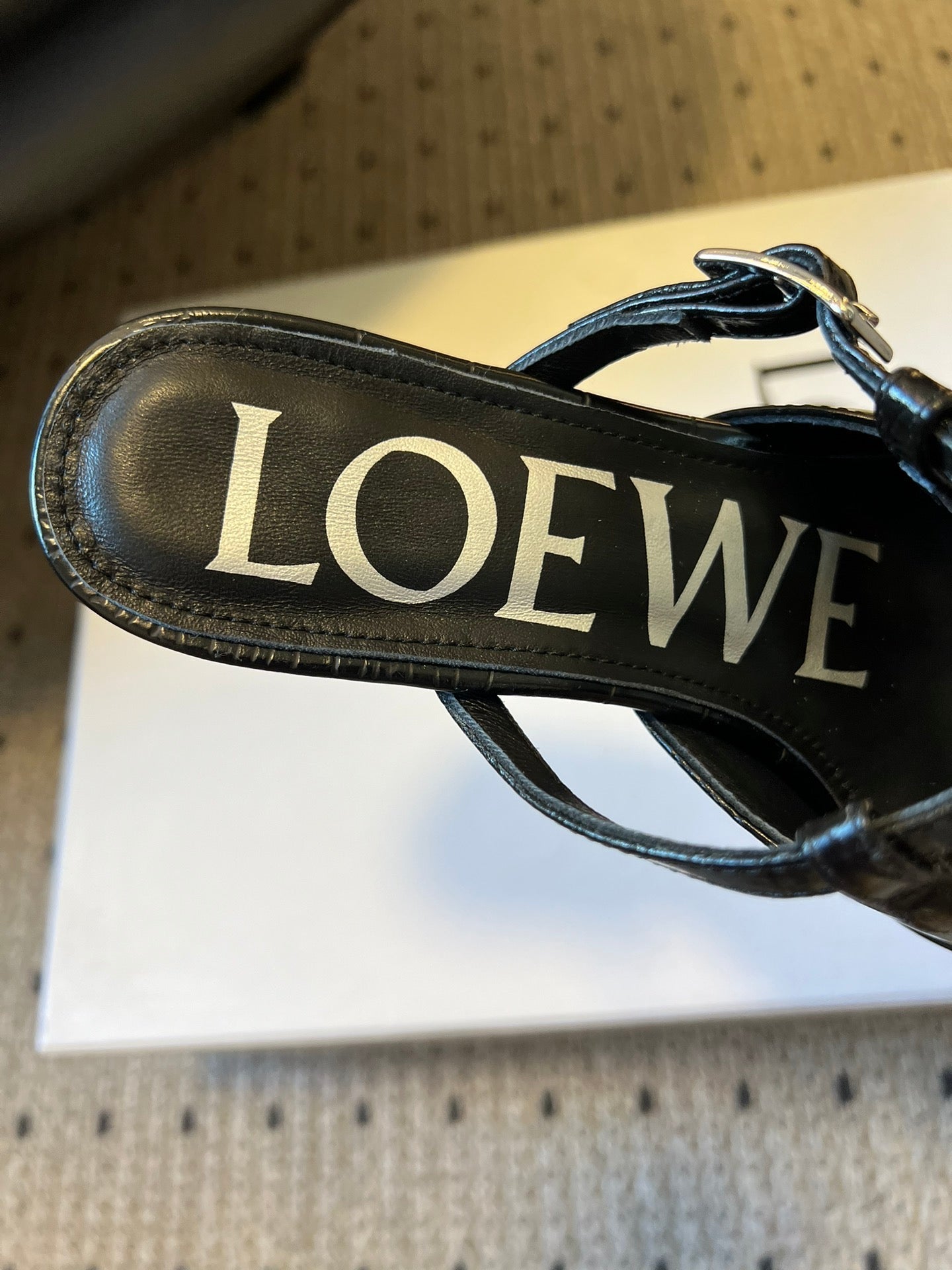 LOEWE 26S ONDA MULE 45MM З ЧОРНОЇ РЕЛЬЄФНОЇ ШКІРИ ТЕЛЯТИ З ІМІТАЦІЄЮ КРОКОДИЛА