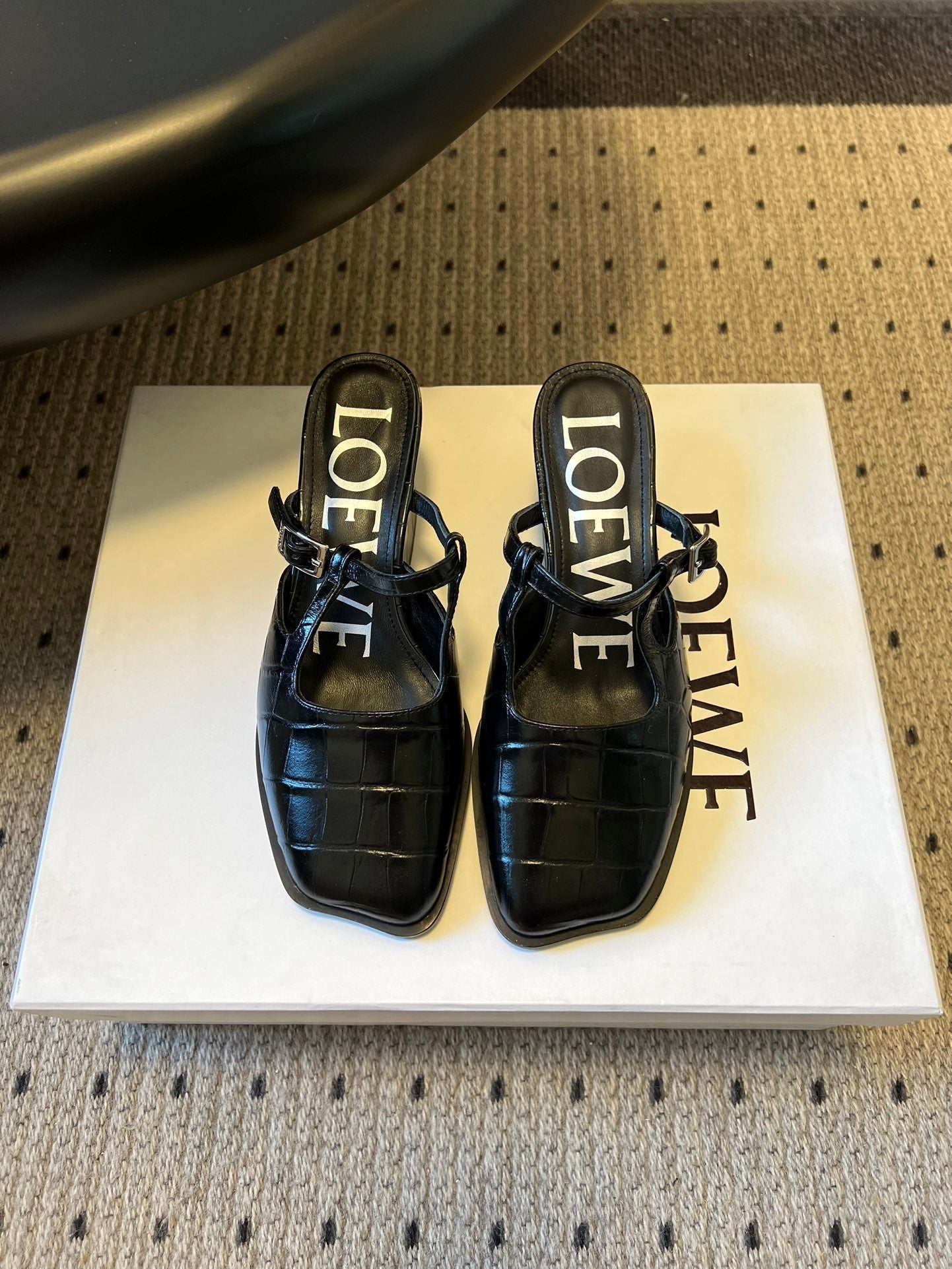 LOEWE 26S ONDA MULE 45MM З ЧОРНОЇ РЕЛЬЄФНОЇ ШКІРИ ТЕЛЯТИ З ІМІТАЦІЄЮ КРОКОДИЛА