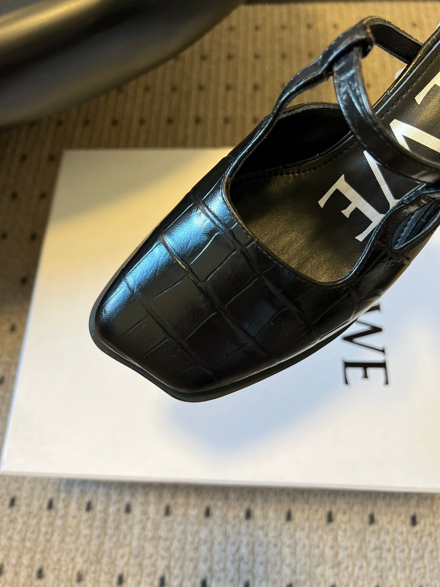 LOEWE 26S ONDA MULE 45MM З ЧОРНОЇ РЕЛЬЄФНОЇ ШКІРИ ТЕЛЯТИ З ІМІТАЦІЄЮ КРОКОДИЛА