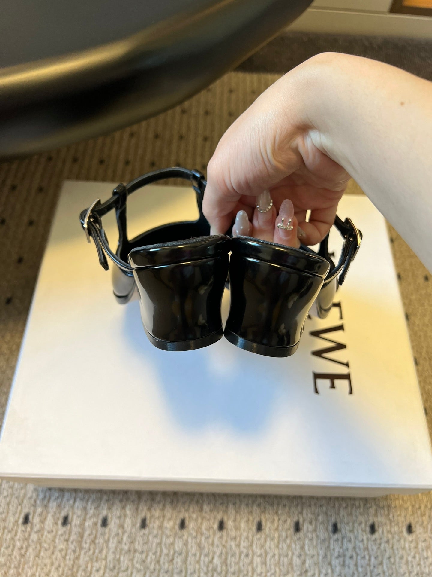 LOEWE 26S ONDA MULE 45MM З ЧОРНОЇ ГЛЯНЦЕВОЇ ШКІРИ ТЕЛЯТИ
