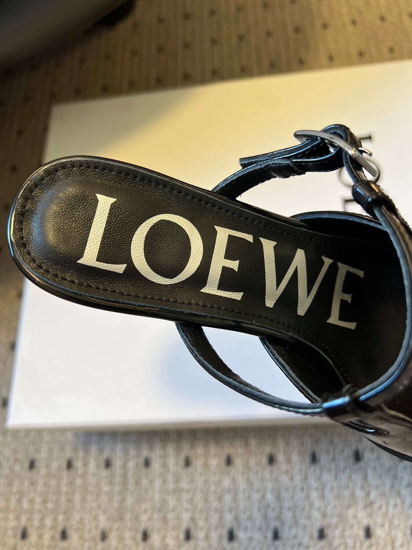 LOEWE 26S ONDA MULE 45MM З ЧОРНОЇ ГЛЯНЦЕВОЇ ШКІРИ ТЕЛЯТИ