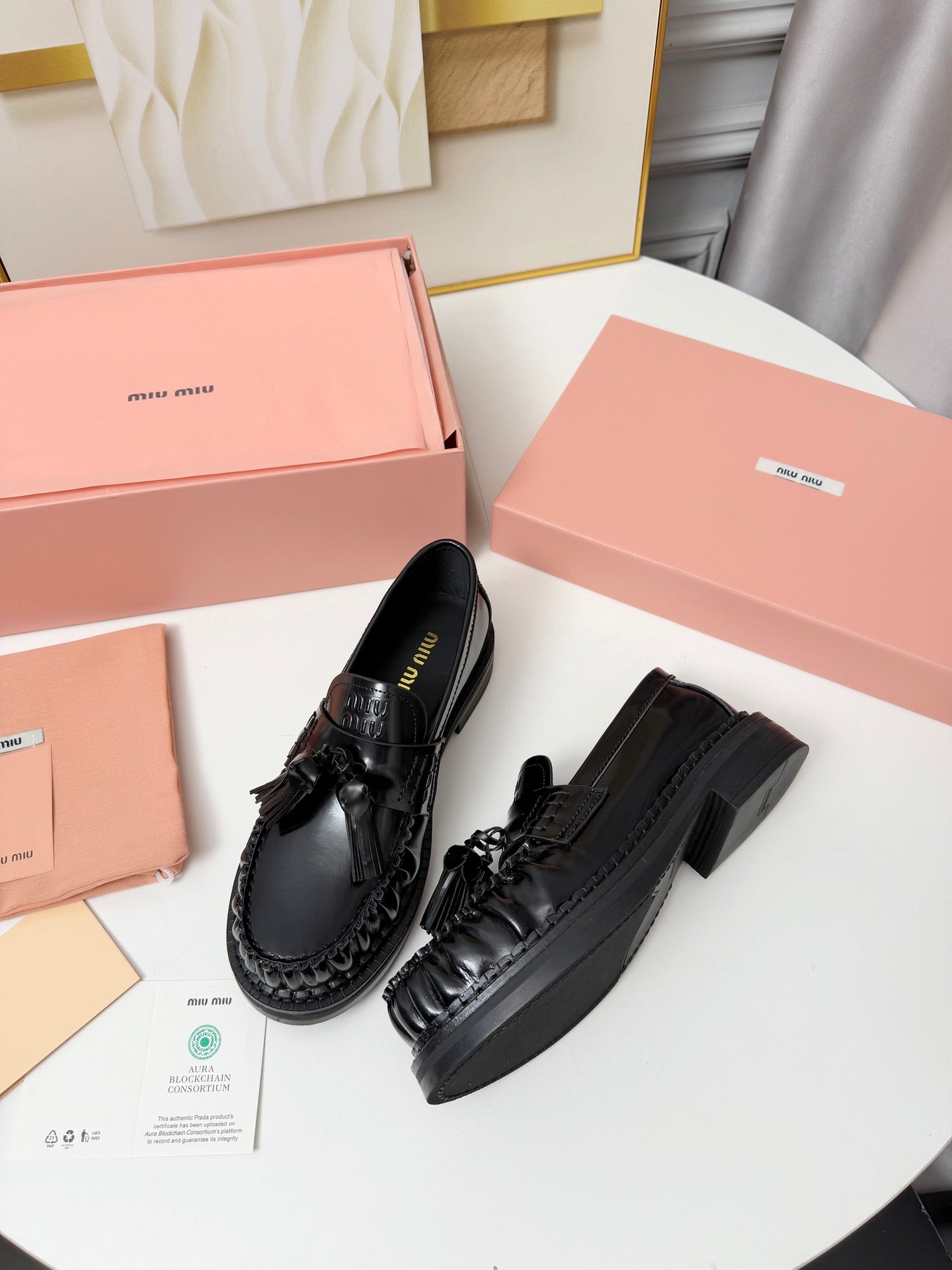 ЖІНОЧІ ЛОФЕРИ MIUMIU 26S ЗІ ШКІРИ ТЕЛЯТИ ЧОРНОГО КОЛЬОРУ З КИТИЦЯМИ