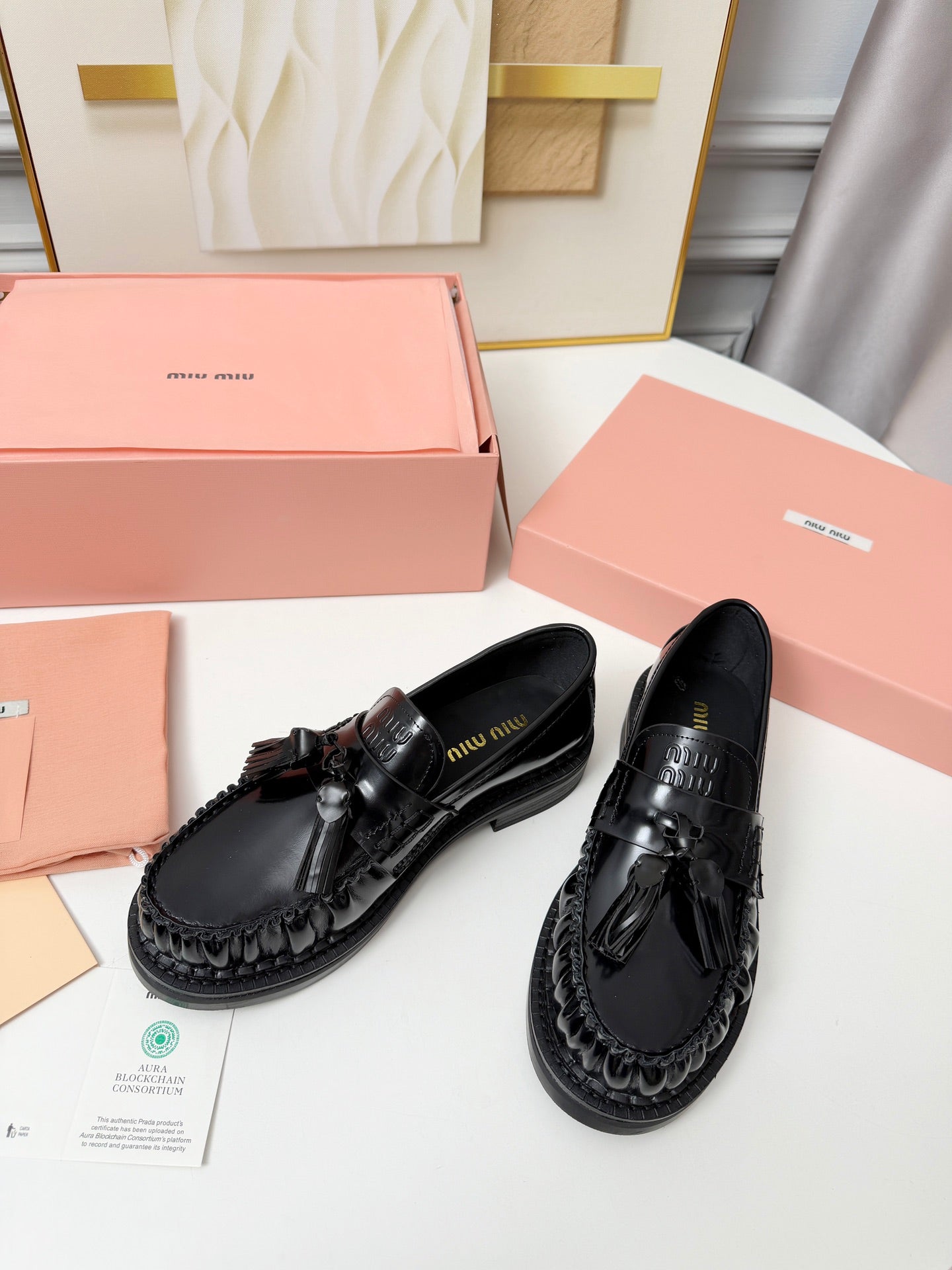 ЖІНОЧІ ЛОФЕРИ MIUMIU 26S ЗІ ШКІРИ ТЕЛЯТИ ЧОРНОГО КОЛЬОРУ З КИТИЦЯМИ